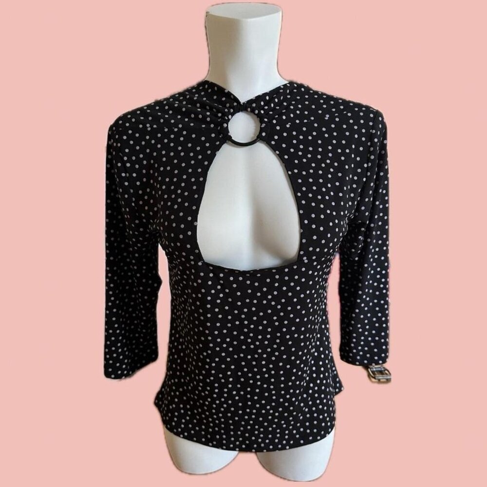 🧡 2 for 10$ Sultry Y2K-style black top with white polka dots and a bold cutout